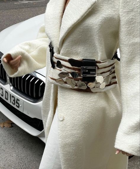 #fendi #winter #winteroutfit #aesthetic #fashion #luxury #coat #cold Fendi Outfits Women, Fendi Bag Outfit, Fendi Aesthetic, Fendi Outfits, Fendi Outfit, Rich Girl Aesthetic, Fendi Logo, Classy Girl, Classy Men