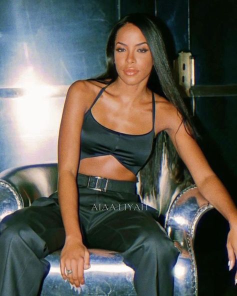 Lesa Milan, Studio Interview, Aaliyah Outfits, Selena Quintanilla Outfits, Aaliyah Hair, Bombshell Makeup, Aaliyah Pictures, 90s 2000s Fashion, Aaliyah Style