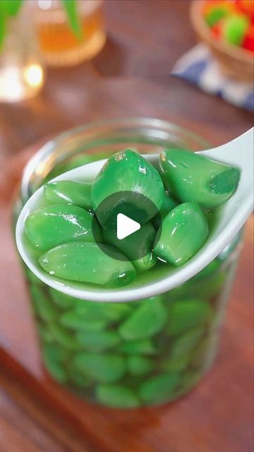 Pickle Garlic Recipes, Laba Garlic Recipe, Garlic In Vinegar, Laba Garlic, Green Garlic Recipes, Preserving Garlic, Pesto Dip, Pot Making, Garlic Recipe