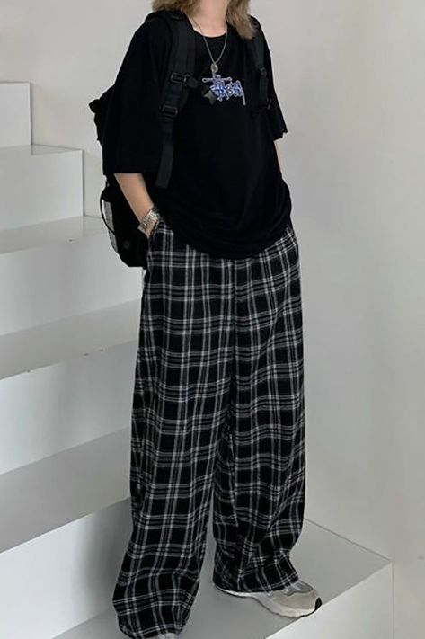 0731460a8a5ce1626210cbf4385ae0efdesc51699986ri Plaid Pants Outfit, Pants Women Casual, Plaid Pants Women, Baggy Clothes, Tomboy Style Outfits, Color Photo, Swaggy Outfits, Tomboy Fashion, Plaid Pants