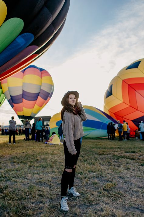 HOLY FREAKING HECK.  Asfdgfvcsfsdsa!!!!!!! This photo shoot in the wine country of Prosser, Washington at the Great Hot Air Balloon Rally was AMAZING. I literally can't even right now.  #raelenphotography #hotairballoon #creativeportraits #portraitmood #sunshine Hot Air Balloon Portraits, Hot Air Balloon Photo Ideas, Hot Air Balloon Photos, Hot Air Balloon Picture Ideas, Hot Air Balloon Ride Outfit, Hot Air Balloon Outfit Ideas, Hot Air Balloon Festival Outfit, Hot Air Balloon Photoshoot, Hot Air Balloon Pictures