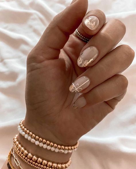 Nude Nails With Glitter, Deer Nails, Nail Art Noel, Christmas Nail Ideas, December Nails, Nail Looks, Ombre Nails Glitter, Holiday Nail Designs, Nude Nail Designs