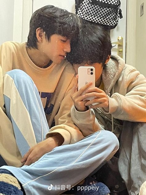 Trendy Boy Outfits, Gay Aesthetic, Ulzzang Couple, Korean Couple, Pose Reference Photo, Two People, Couple Aesthetic, Cute Couple Pictures, Couples Photoshoot