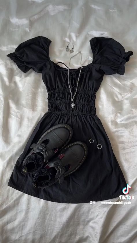 Black Top Outfit Summer, Dark Coquette Outfits Summer, Dark Coquette Clothes, Dark Coquette Fashion, Dark Summer Outfits, Dark Coquette Outfits, Downtown Outfits, Swaggy Outfits, Casual Style Outfits