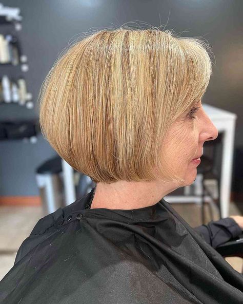 Long Graduated Bob, 70s Haircuts, Graduated Bob Haircuts, Inverted Bob Hairstyles, Angled Bob Hairstyles, Face Framing Bangs, 70s Hair, Bob Haircut For Fine Hair, Chin Length Bob