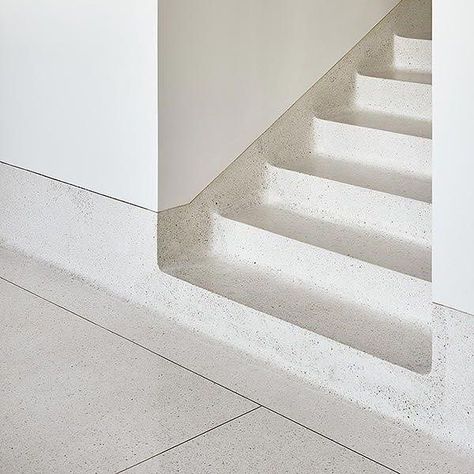 Terrazzo Stairs, Interior Staircase, Escalier Design, Stair Handrail, Lan Can, 카페 인테리어 디자인, Casa Patio, Foyer Decorating, Interior Stairs