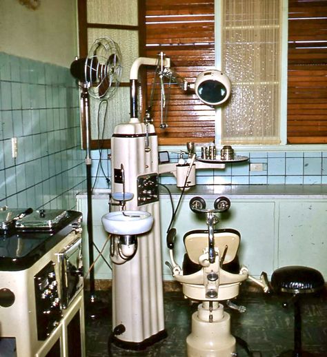 Dentist Office 1950s Vintage Doctors Office, Piercing Room, Medical Horror, Vintage Dentist, Dentist Chair, Dental Pictures, Dentist Tools, Flowers For Algernon, Radium Girls