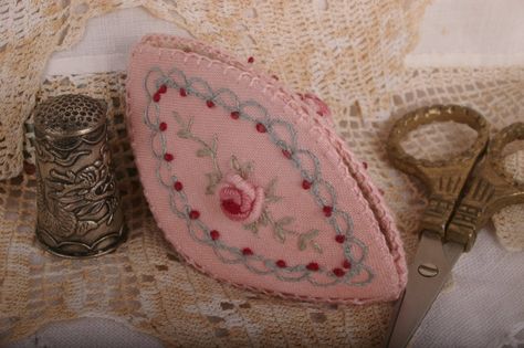 I ❤ embroidery . . . Thimble Pouch ~From Faeries in My Garden Patchwork Thimble Holder Pattern, Thimble Pip, Embroidery Accessories, Retreat Gifts, Sewing Spaces, Garden Embroidery, Sewing Case, Sewing Things, Sewing Basket