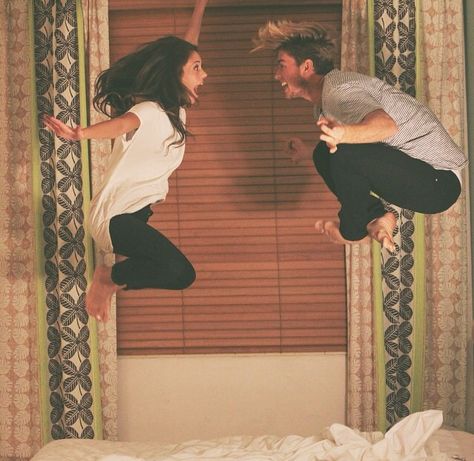 Hotel picture. Couple jumping on bed. Best friends Jumping Pictures, Fotos Goals, Cute Couple Quotes, Relationship Goals Pictures, Friend Goals, Best Friend Goals, Cute Relationship Goals, Couple Shoot, Two People