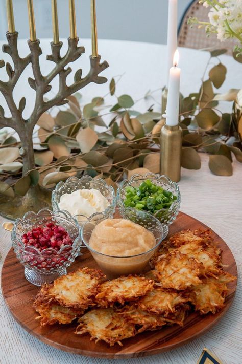 Hanukkah For Christians, Channukah Aesthetic, Hannakah Theme Food, Latke Bar, Hanukkah Food Ideas, Hannukah Decorations Aesthetic, Chanukah Food, Chrismukkah Party, Hanukkah Party Food