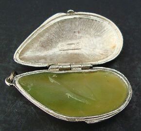 🦷 olivia on Twitter: "vintage estee lauder solid perfume compact clam shell pendant… " Perfume Necklace, Solid Perfume, Estée Lauder, Clam Shell, Shell Pendant, Estee Lauder, Objects Design, The Shape, Piercings