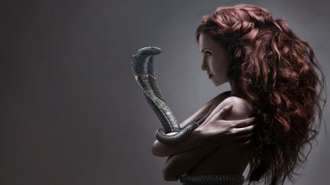 Know what Kaalsarp Yog really means and how does it impact our life! Snake Girl, Cobra Snake, Snake Charmer, Snake Art, A Snake, Photography Women, Dark Art, Redheads, Character Inspiration