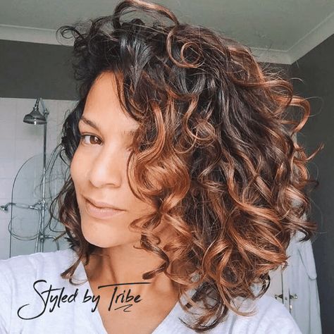 Shoulder Length Curly Hair, Curly Color, Bob Haircut Curly, Hair 2018, Light Hair Color, Trendy Hair Color, Curly Bob Hairstyles, Stil Inspiration, Short Curly Hair