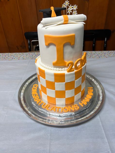 Graduation cake for the university of Tennessee. University Of Tennessee Cake, University Of Tennessee Graduation Party, University Of Tennessee Graduation, 2024 Holidays, Jacksonville University, Bd Cake, 18th Birthday Party Themes, Graduation Party Foods, University Graduation