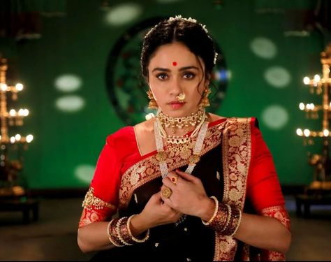 Amruta Khanvilkar Chandramukhi, Amruta Khanvilkar, Cinema Ideas, Genius Movie, Cinema Idea, Marathi Bride, Nauvari Saree, Bollywood Cinema, Tattoo For Son