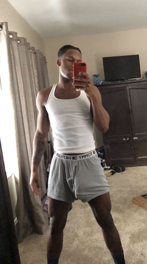 Attractive Black Men, Saggin Pants, Nikki Minaj, Sagging Pants, Slim Jims, Light Skin Men, Black Love Couples, Mens Swim Shorts, Grey Sweatpants