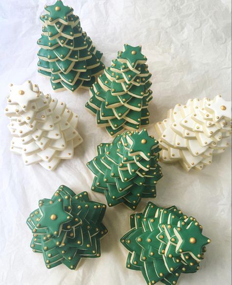 Stacked Christmas Cookies, Star Sugar Cookies, Christmas Sugar Cookies Decorated, New Years Cookies, Gingerbread Christmas Tree, Star Christmas Tree, Easy Christmas Cookie Recipes, Winter Cookie, Tree Cookies