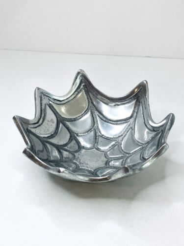 HALLOWEEN Silver Metal SPIDERWEB BOWL BOO 2d Candy Dish DECOR Spider Cob Web 6" | eBay Pinch Pot Bowl, Halloween Ceramics, Cob Web, Halloween Tea Party, Gothic Decor Bedroom, Clay Inspo, Spider Decorations, Halloween Clay, Paul Mccobb