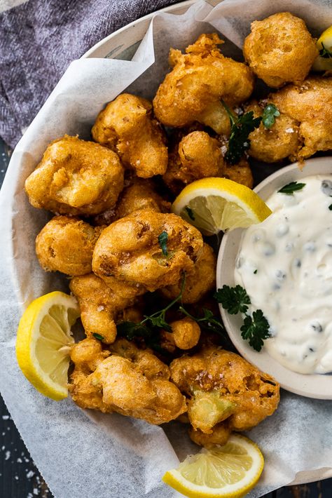 Crispy beer battered cauliflower - Simply Delicious Beer Battered Cauliflower, Battered Cauliflower, Cauliflower Dishes, Beer Battered, Cooking With Beer, Fried Cauliflower, Beer Batter, Vegetarian Snacks, Beer Recipes