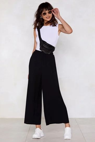 Wide Leg Trousers Outfit Casual, Black Wide Leg Trousers Outfit, Wide Leg Pants Outfit Casual, Wide Leg Trousers Outfit, Trousers Outfit, Wide Leg Pants Outfit, Leg Pants Outfit, Pants Outfit Casual, Black Wide Leg Pants