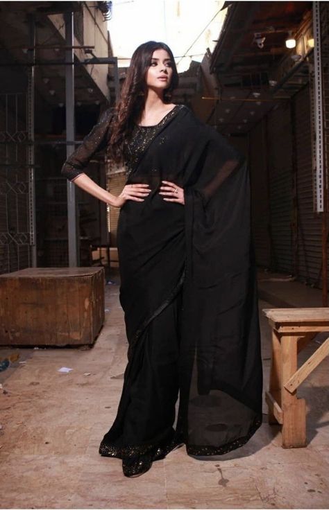 Saree Designing Ideas, Black Saree Designs, Nilofer Shahid, Pink Dress Fashion, Beauty In Black, Indian Dress Up, Sarees For Girls, Simple Saree Designs, Indian Sari Dress