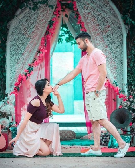 Cute Proposal, Indian Wedding Inspiration, Pre Wedding Poses, Love Hand, Wedding Sutra, Engagement Poses, Candid Wedding Photography, Couple Photoshoot Poses, Prewedding Photography