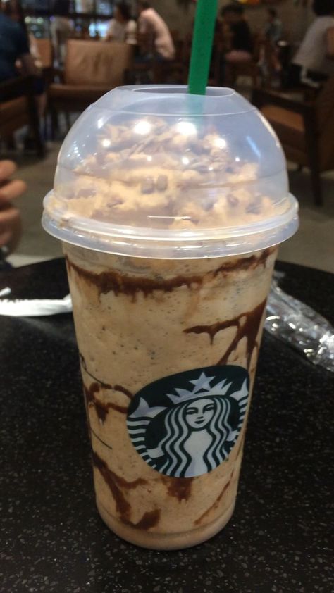 Starbucks Snapchat, Minuman Starbucks, Foodie Instagram, Instagram Party, Starbucks Coffee Recipes, Food Drink Photography, Food Vids, Starbucks Recipes, Snap Food