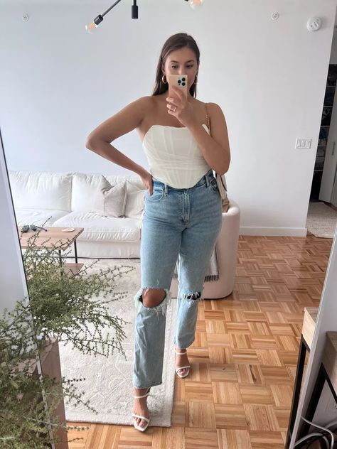 White Corset Tank Top Outfit, White Top Going Out Outfit, White Jeans Outfit Going Out, White Corset Jeans Outfit, Outfits With White Corset Top, White Corset With Jeans, White Corset Outfit Jeans, Corset Top And Jeans Outfits, Corset With Jeans Outfits