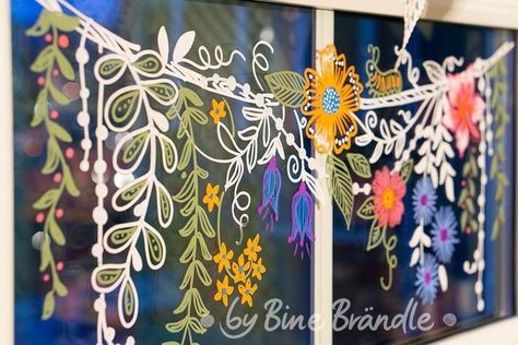 Chalk Markers Art, Spring Window Display, Painted Window Art, Window Markers, Christmas Window Painting, Window Mural, Summer Window, Window Drawing, Store Window Displays