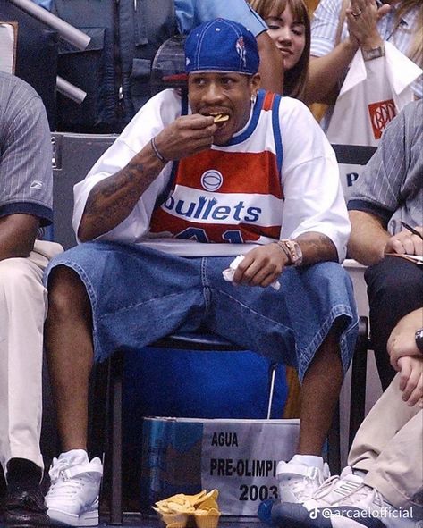 Nba Jersey Outfit, 2000s Fashion Men, Basketball Jersey Outfit, Estilo Gangster, Looks Hip Hop, Park Outfit, Ropa Hip Hop, 90’s Outfits, Estilo Cholo