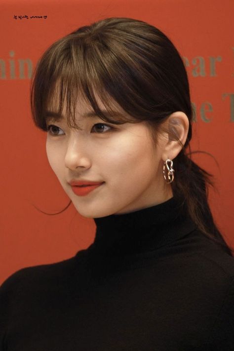 Actress Hairstyles, Diy Haircut, How To Cut Bangs, Bae Suzy, K Drama, Korean Actresses, Female Portrait, Role Models, Medium Length Hair Styles