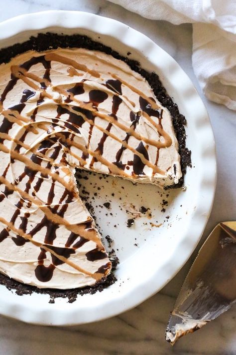 This easy No Bake Peanut Butter Pie is light and creamy – one of my favorite dessert recipes! Guiltless Desserts, No Bake Peanut Butter Pie, Easy Peanut Butter Pie, Mary's Kitchen, Healthier Treats, No Bake Peanut Butter, Chocolate And Peanut Butter, Skinnytaste Recipes, Ww Desserts