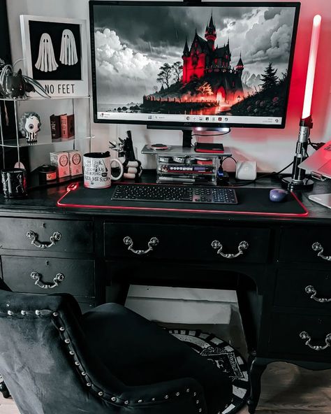 Gothic Desk Ideas, Goth Computer Setup, Gothic Office Supplies, Goth Office Desk, Goth Office Ideas, Gothic Pc Setup, Witchy Gaming Setup, Goth Pc Setup, Dark Gaming Setup