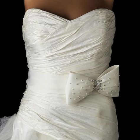 This Darling Pearl and Crystal Satin Bow Bridal Belt with sparkling crystals and faux pearls is exquisite and chic, and would be the perfect finishing touch to your elegant Wedding Dress Bow Sash, Bridal Sash Belt, Bow Wedding Dress, Wedding Dress Belt, Black Bridal, Wedding Sash, Bridesmaid Accessories, Bridal Sash, Sash Belts