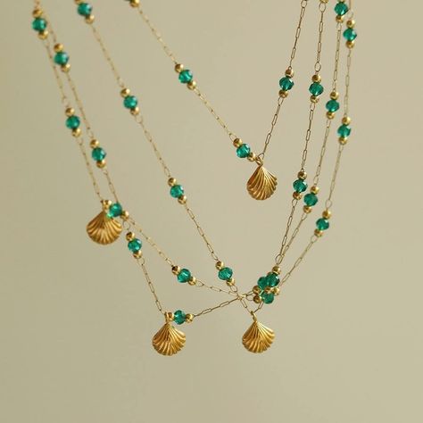 18k gold plated necklace / seashell necklace / boho baddie / summer aesthetic 2023 / summer outfits 2023 / dainty jewelry / necklace with green detailing / #afflink Seashell Pendants, Handmade Chain, 18k Gold Chain, Emerald Bead, Seashell Necklace, Shell Necklace, Green Crystal, Crystal Necklace Pendant, Shell Pendant