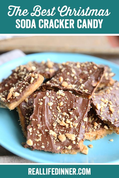 Soda Cracker Candy, Christmas Toffee, Soda Crackers, Peanut Brittle Recipe, Cracker Candy, Homemade Toffee, Toffee Candy, Cracker Toffee, Peanut Butter Blossom Cookies