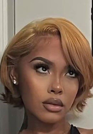 Honey Blonde Short Bob, Ginger Bob Black Women, Blonde Bob Black Women, Orange Short Hair, Classy Short Hairstyles, Blonde Hair Red Dress, Ginger Bob, Copper Bob, Pressed Hair