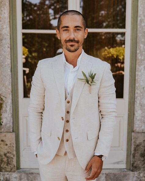 Linen 3 piece suit, wedding, groom Linen Three Piece Suit, Linen 3 Piece Suit, Suit Wedding Groom, Khaki Wedding, Linen Suit Men, 3 Piece Suit Wedding, Blazer Outfits Men, Groomsmen Outfits, Suit Ideas