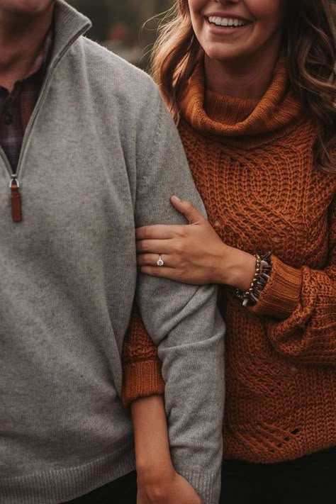 Winter Engagement Photos Outfits, Decoration Engagement, Model Shots, Boyfriend Boyfriend, Fall Couples, Engagement Images, Engagement Picture Outfits, Fall Engagement Pictures, Cute Engagement Photos