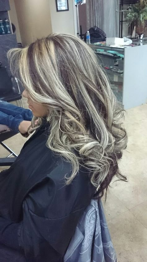 Thick Lowlights For Blondes, Multi Highlights And Lowlights, Brown With Chunky Blonde Highlights, Light Makeup For Graduation, Blonde Hair With Dark Lowlights, Dimensional Blonde With Lowlights, Makeup For Graduation, Blonde Highlights On Dark Hair, Frosted Hair