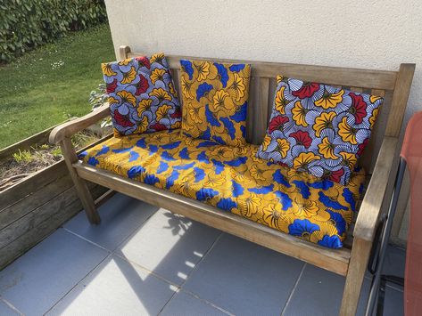 African Cushions, Sewing Room Layout, African Chair, African Wedding Theme, African Homes, Afro Boho, African Interior Design, Restaurant Designs, African Inspired Decor