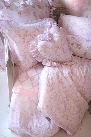 Bow Throw Blanket by LoveShackFancy at ORCHARD MILE Pink Dorm Room Decor, Pink Dorm Rooms, Fancy Bedroom, Princess Palace, Pink Dorm, Pink Bedrooms, Girly Room, Floral Set, Floral Bedding