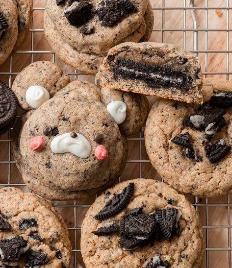 Oreo-stuffed cookies & cream cookies!!!!! 🫶🏼 comment “link” for the free recipe these stuffed cookies are an @oreo lover’s dream! there’s crushed Oreos in the dough, plus some roughly chopped ones on top. AND the cookies are stuffed with whole Oreos. they’re sooo thicc, soft, and so easy to make! im already brainstorming some more stuffed cookie recipes 💆🏻‍♀️💆🏻‍♀️💆🏻‍♀️ im thinking about stuffing some with ube halaya, brownies, chocolate, cake… what else would you like to see? 🍪🍪🍪🍪 #Bites... Stuffed Cookie Recipes, Ube Halaya, Stuffed Cookies, Brownies Chocolate, Cream Cookies, Cookies Cream, Crushed Oreos, Cookies N Cream Cookies, Oreo Cookies