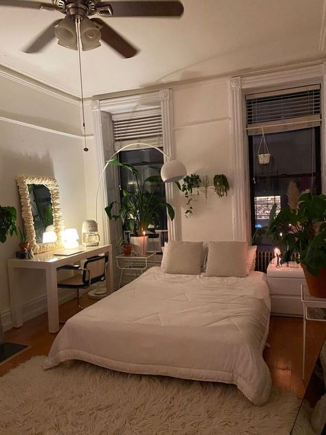 Nyc Plant Apartment Aesthetic, Nyc Luxury Apartment Aesthetic, Studio New York Apartment, Plants Nyc Apartment, Ny Bedroom Aesthetic, Studio Apartment Nyc Aesthetic, London Apartment Aesthetic Bedroom, Dream Apartment Nyc Bedrooms, Very Small Studio Apartment Ideas Cozy