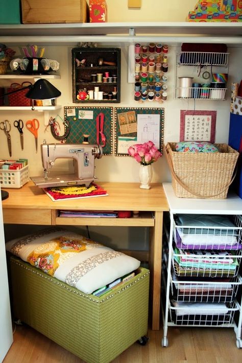 Closet Craft Room, Creative Shelving Ideas, Sewing Closet, Sewing Nook, Craft Room Closet, Sewing Area, Small Craft Rooms, Crafting Room, Sewing Room Inspiration