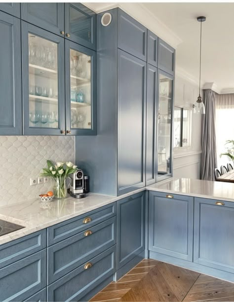 Blue Kitchen Interior, Model Dapur, Modern Kitchen Cabinet Design, Classic Kitchen, Kitchen Design Plans, Kitchen Design Decor, Classic Kitchens, Kitchen Furniture Design, Blue Kitchen