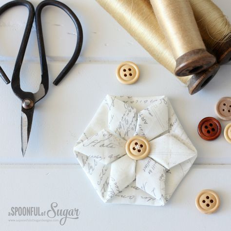 Folded Hexagon Ornament from A Spoonful of Sugar A Spoonful Of Sugar, Hexagon Patchwork, Gift Packages, Vintage Inspired Christmas, Quilted Christmas Ornaments, Fabric Stamping, Small Projects, Fabric Ornaments, Patchwork Bags