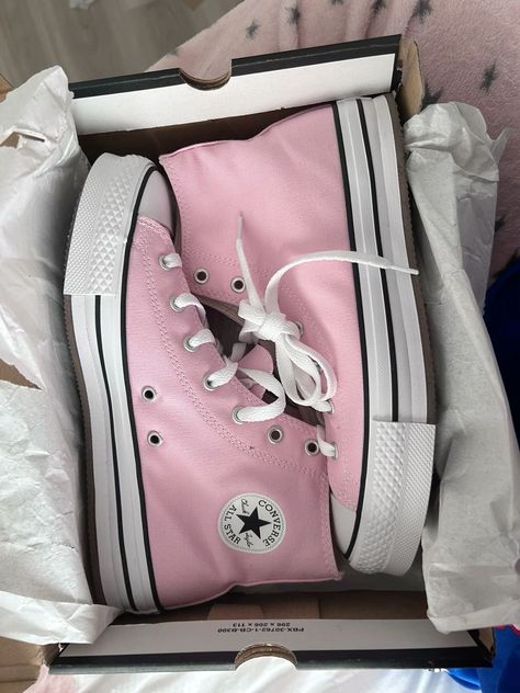 Stylish School Bags, All Stars Converse, Dr Shoes, Pretty Shoes Sneakers, Star Shoes, Cute Nikes, Pink Girly Things, Converse All Star, White Shoes