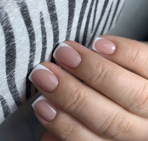 Small French Nails, Classic French Nails, Fila Outfit, Gel Polish Nails, French Manicure Nails, French Acrylic Nails, Almond Acrylic Nails, Manicure Nails, Manicure Ideas