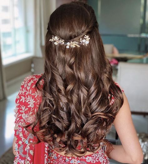 Open Hairstyle, Hair Aesthetics, Easy Party Hairstyles, Hair Style On Saree, Hairstyles Design, Engagement Hairstyles, Hair Color Caramel, Bridal Hair Buns, Caramel Hair